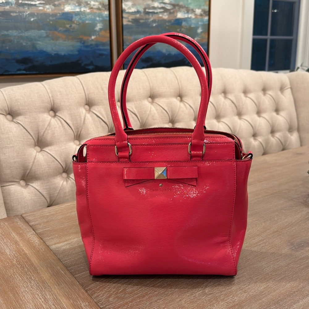 Coral kate spade leather purse with bow 🎀